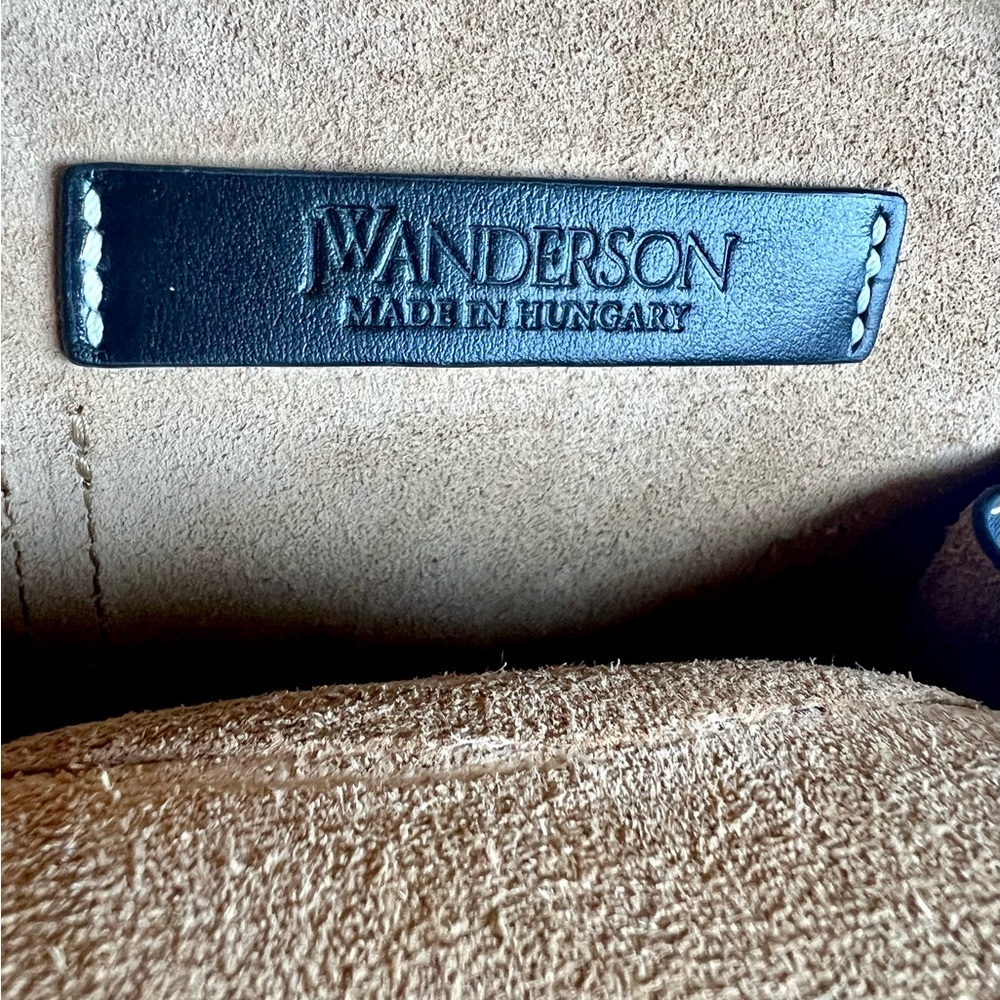 JW Anderson Black medium Leather Cap Bag - Picture 4 of 10